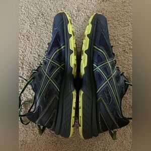 Men’s ASICS Gel Venture 6 Size 9.5